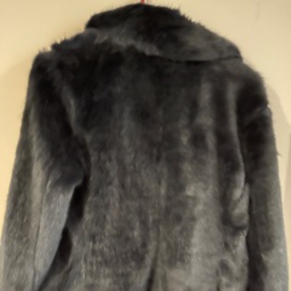 Reiss Faux Fur coat - Picture 4 of 4